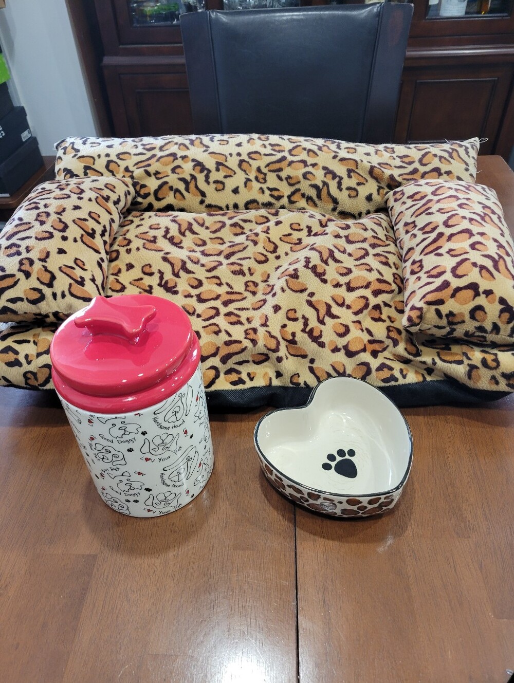 Doogy bed, Treat jar & Heart Shaped bowl.  All for $15
